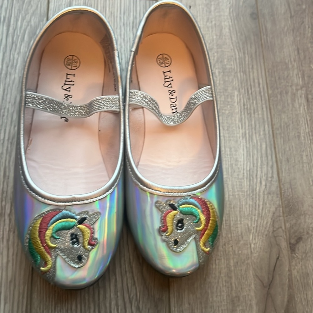 Silver Dress Shoes with Elegant Strap and Decorative Design - Picture 2 of 4
